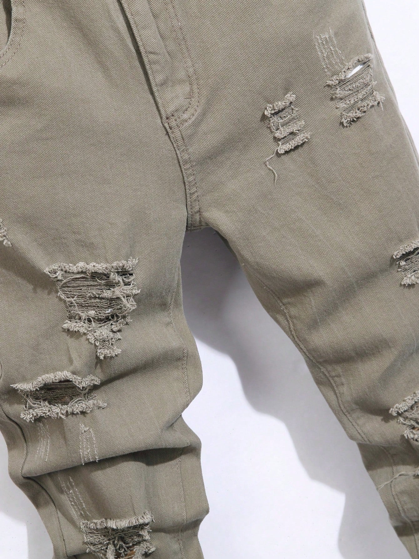 Calça Masculina com Detalhes Rasgados - Calça Victoria